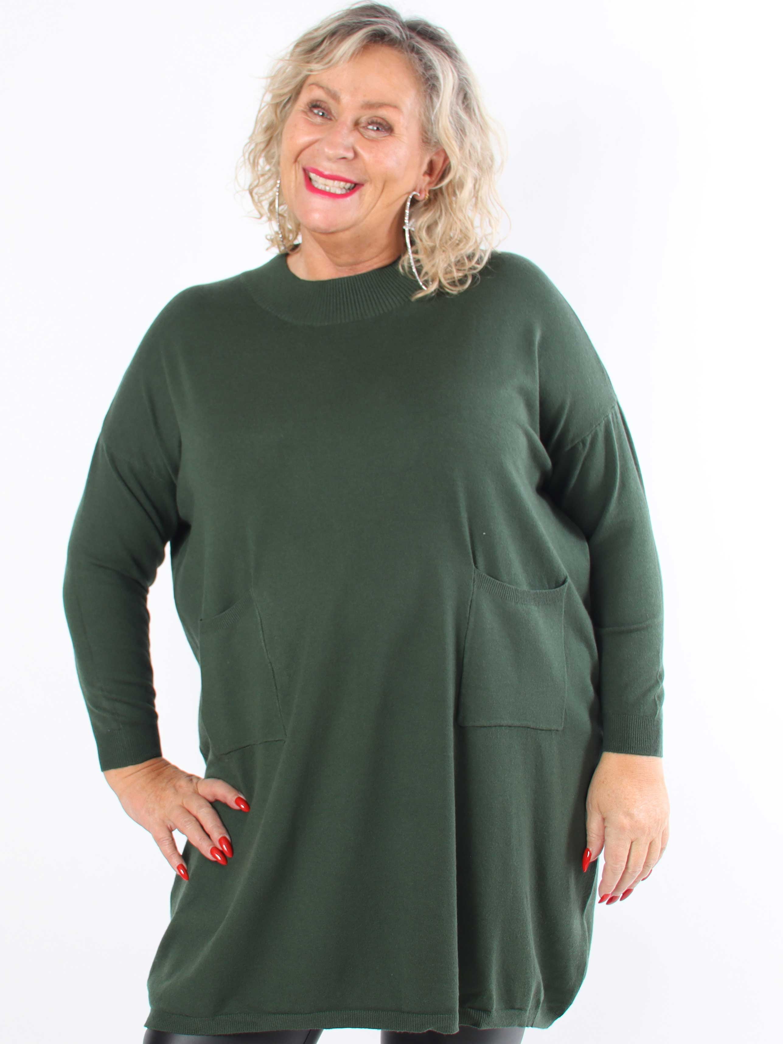 Dima - Mjuk stickad klänning i plus size med fickor